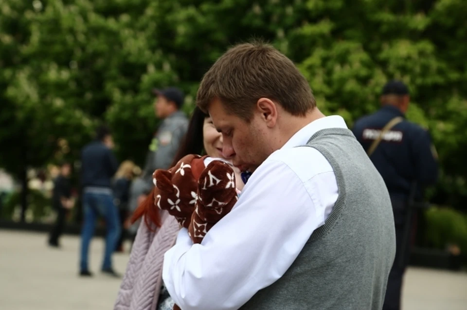 Более 1300 пап в Коми сидят с детьми до полутора лет.