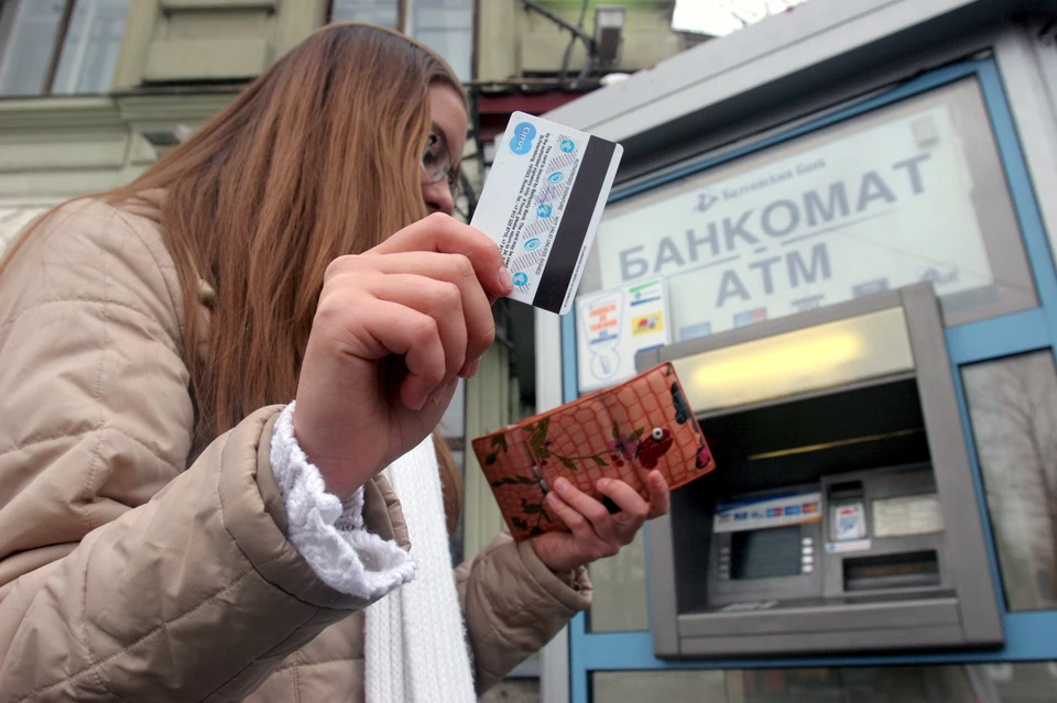 Снимать деньги с счета умершего родственника – не лучшая идея.