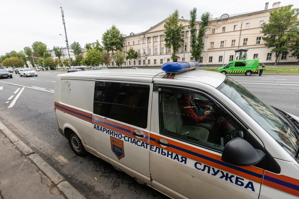 Спасатели приехали на помощь.