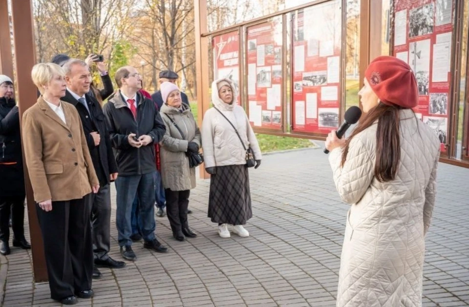 В сквере Трудовой Славы показали более 300 архивных документов. Фото: киров.рф.