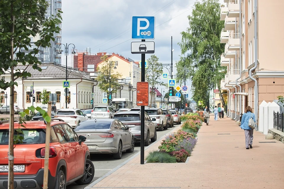 Все больше улиц Перми попадает в зоны платной парковки.