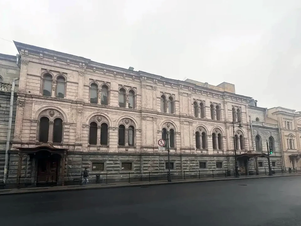 Дворец возвели в 1840-х годах. Фото: Смольный