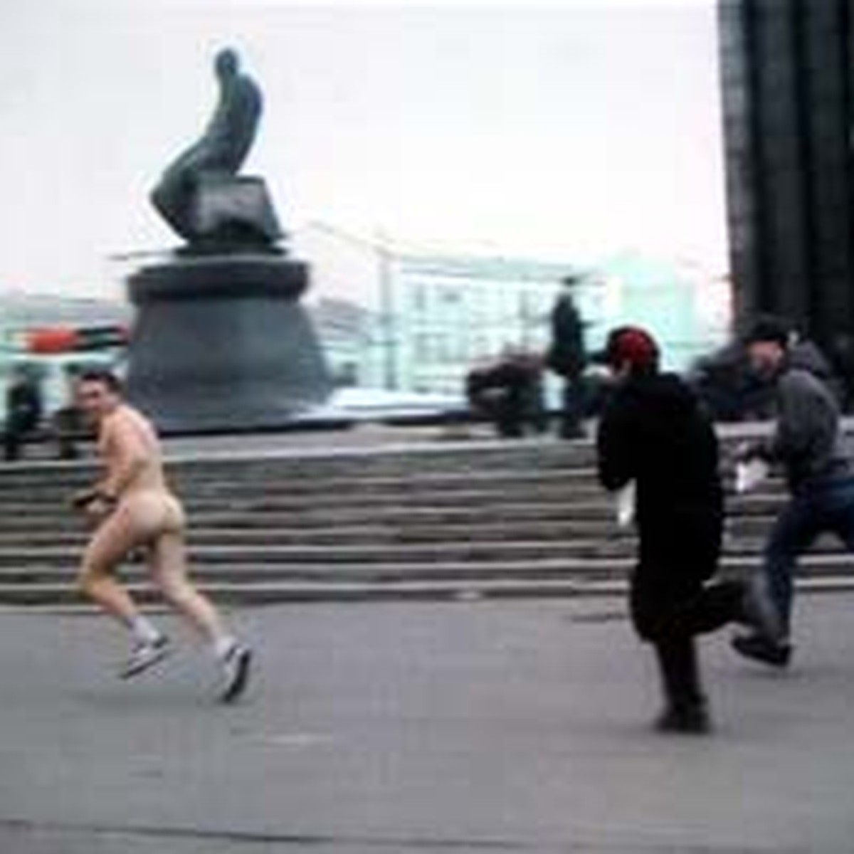 бег за голым мужиком фото 95