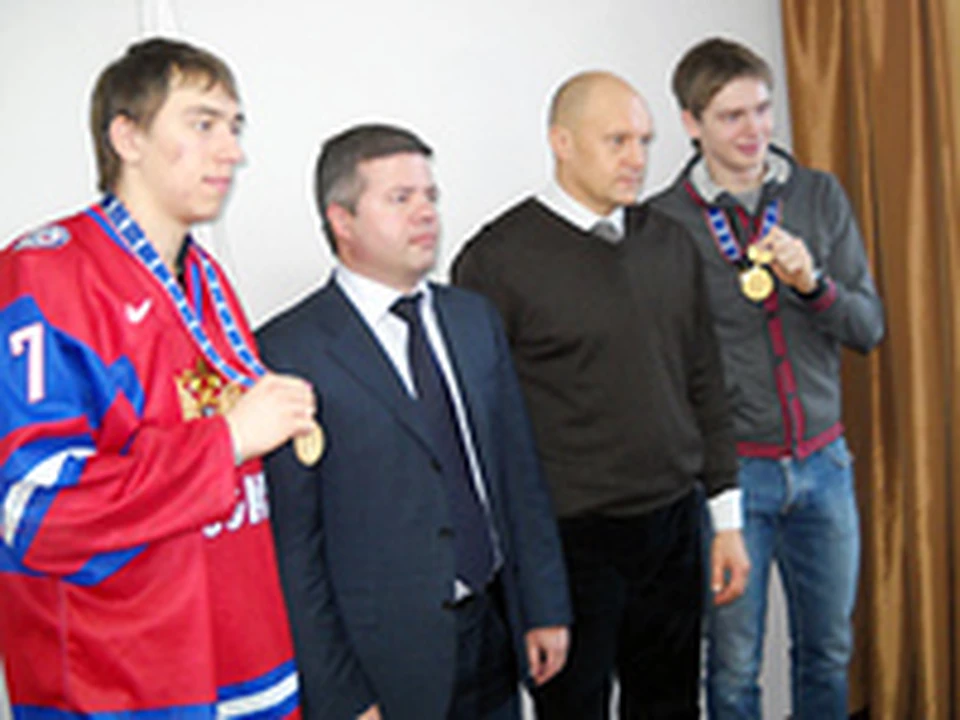 Антон Бурдасов (слева) и Евгений Кузнецов на встрече с челябинскими градоначальниками.