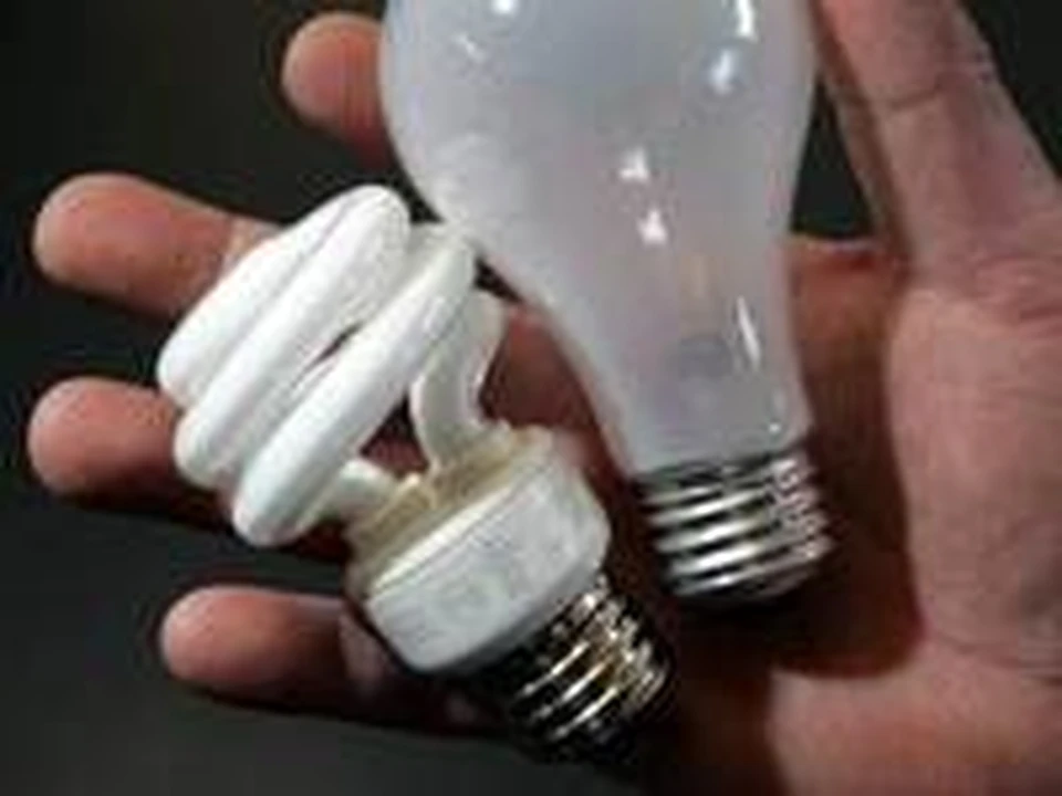 Разбилась энергосберегающая лампочка – что делать