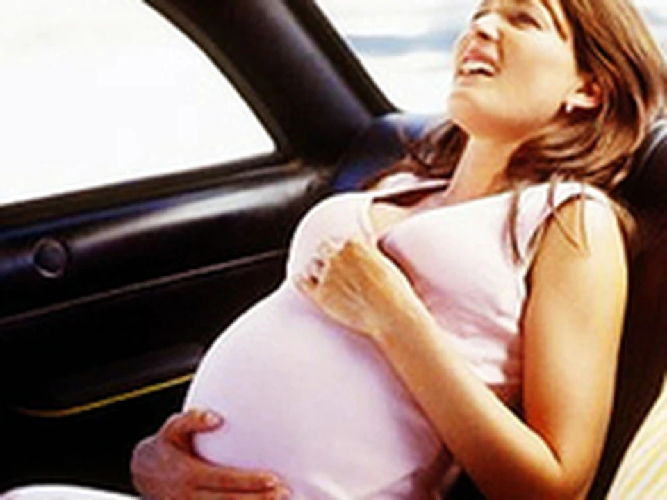 Беременна племянник. Беременные подростки. Беременных женщин которые рожают. Беременных которые рожают в машине.