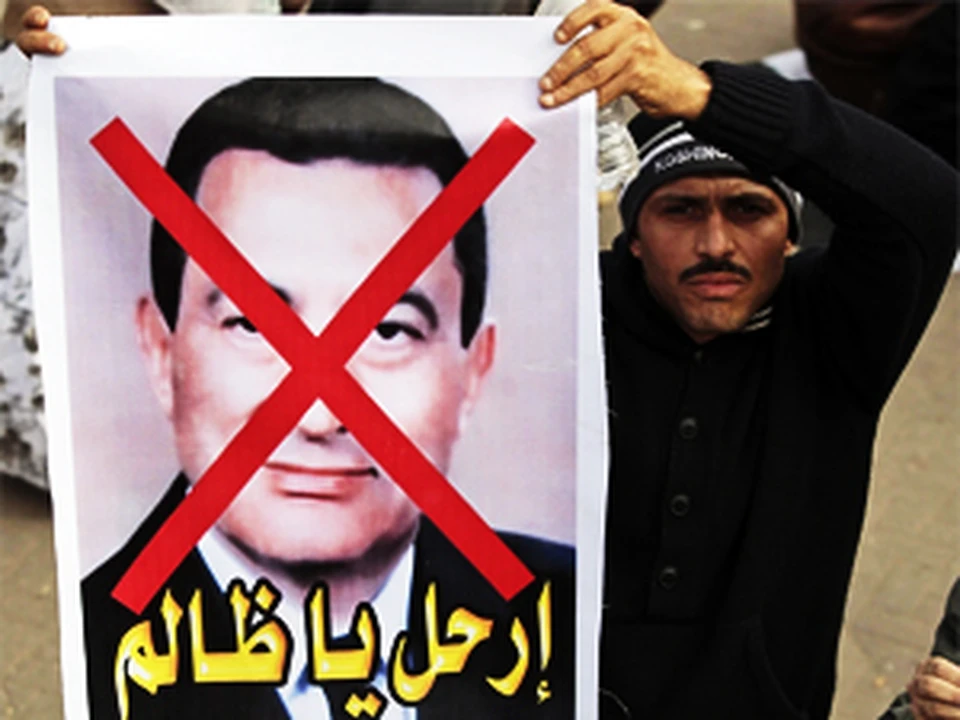 Оппозиция требует отставки Мубарака.