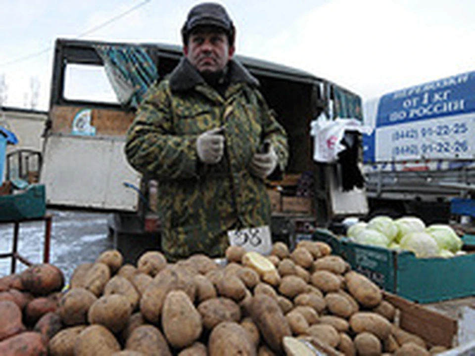 Жигулевский рынок волгоград. Картошка стоит. Рынок Жигулевский Волгоград. Картошка Волгоградская вот там что есть.