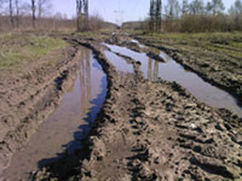 Погода грязи днем. Грязь на даче весной. Приснилась Грязневой участок дороги. Как тащится с поля грязь. У нас 3 погоды грязь.