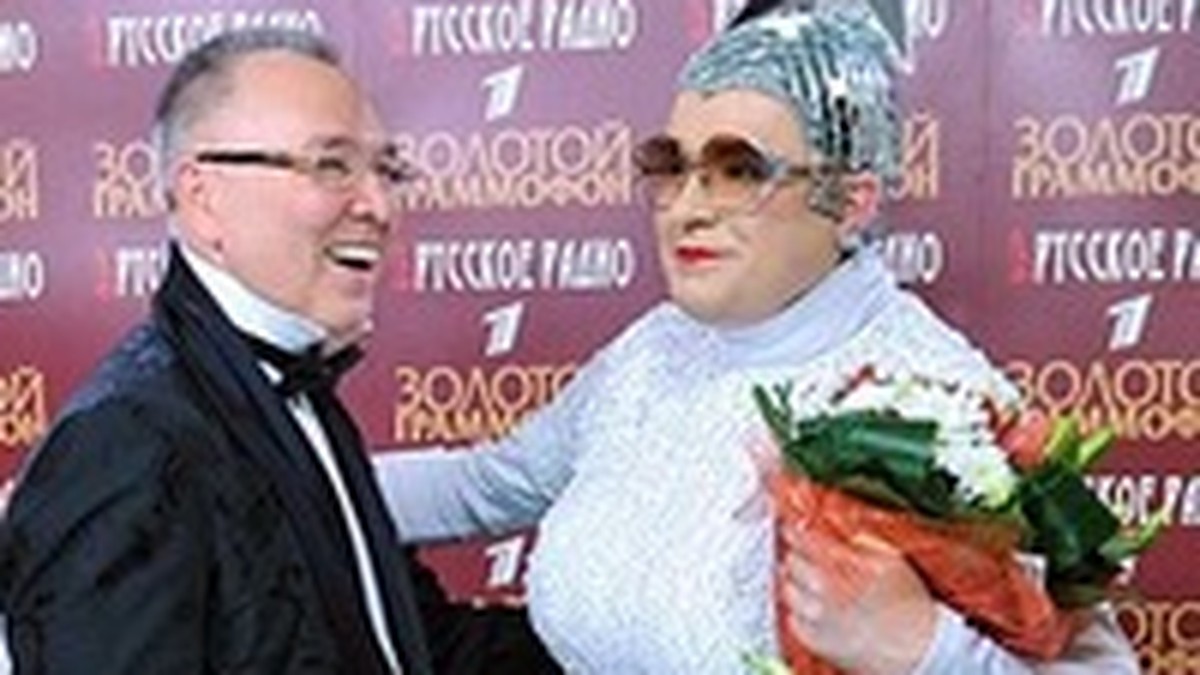 Елка в перьях, а Алсу – в розочках - KP.RU