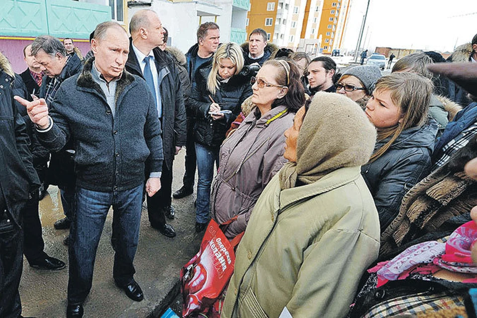 Владимир Путин пообещал жителям рухнувшего дома новые квартиры.