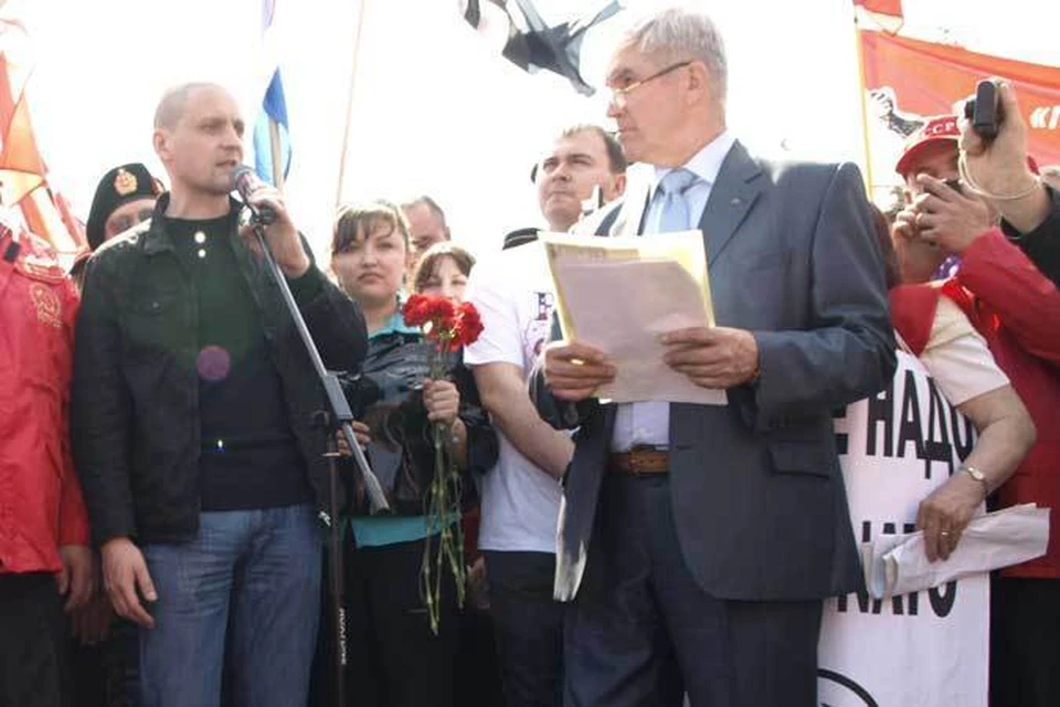 Сергей Удальцов приехал на митинг, а попал в полицию.