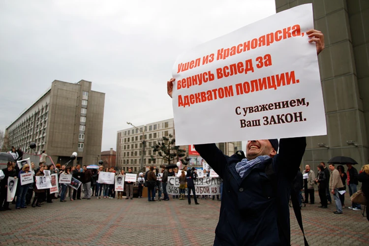 Участники пикета в защиту журналиста Олега Леонтьева: «Сегодня Олег – завтра любой из нас!»