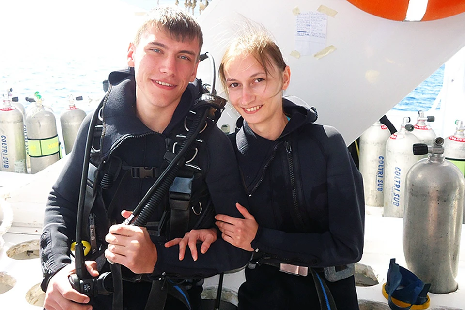 Миша Иванов и его девушка Катя Чепкасова, именно Михаила молния отбросила в пруд
