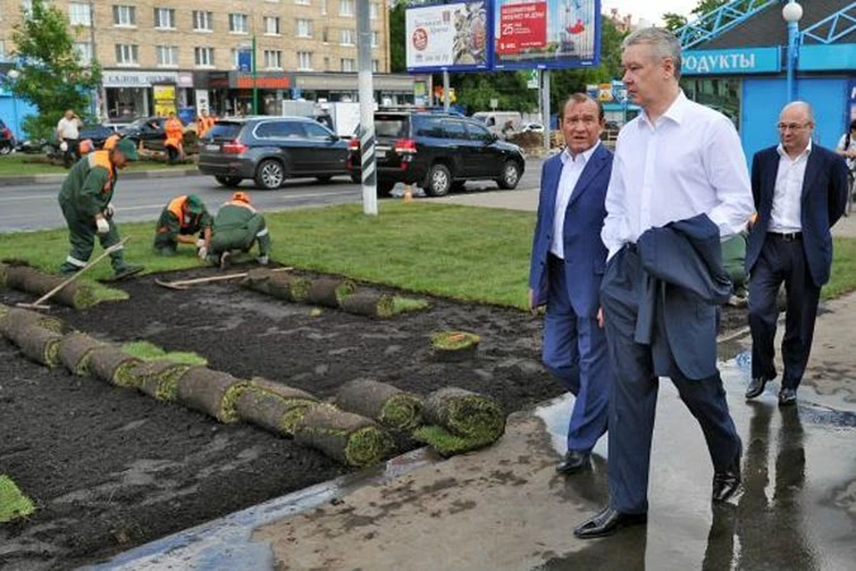 Сергей Собянин проконтролировал, как идет благоустройство проспекта 60-летия Октября.
