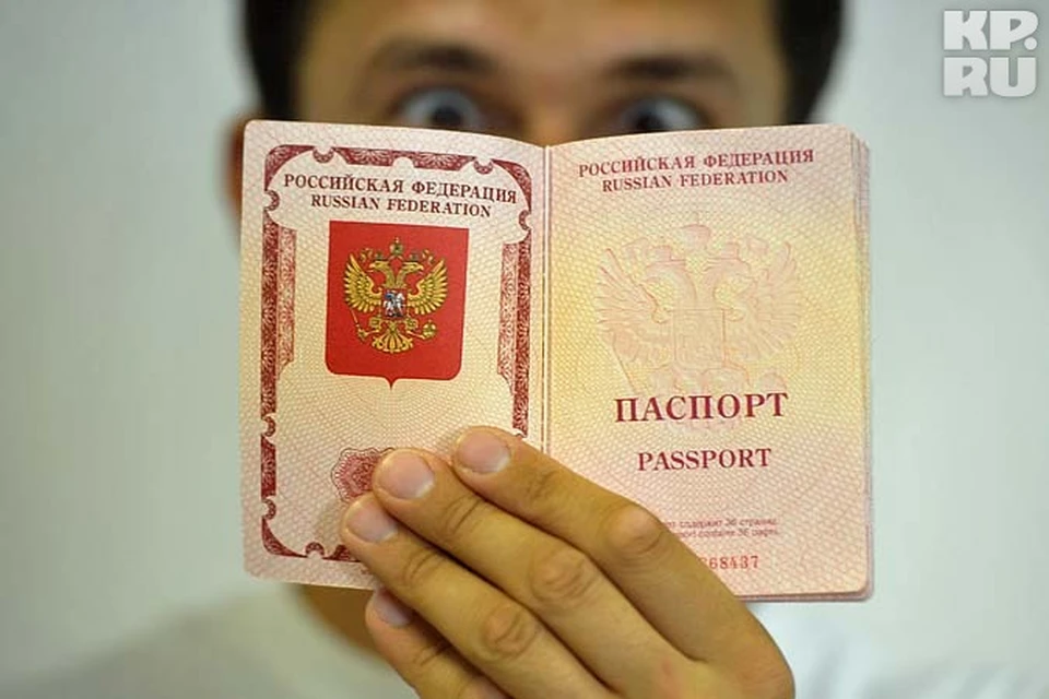 Сегодня более 80 тысяч человек, которые родились не на территории РФ и не были прописаны в ней на 6 февраля 1992 года, или же те, у которых по вине милиционеров или миграционных властей паспортные данные потерялись, оказались лишенными российского гражданства.