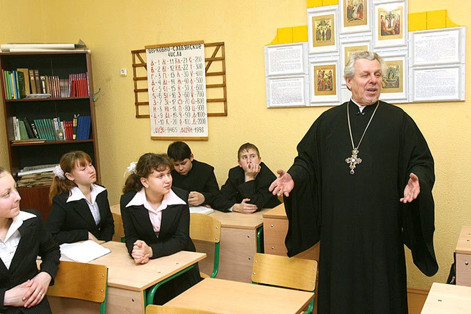 Православная школа уроки. Священник в школе. Религиозное образование в школах. Уроки религии в школах.