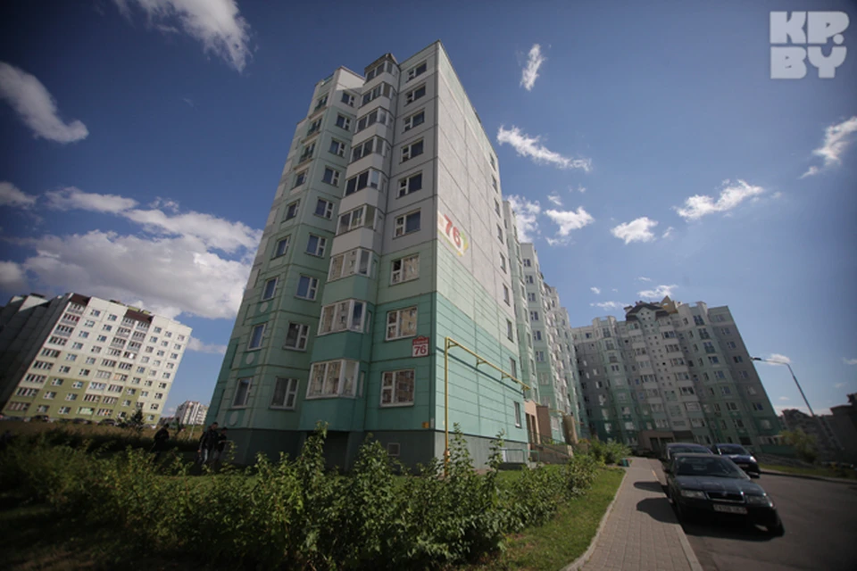 Мама с двумя детьми выбросилась из окна 9 этажа. Тот самый дом на улице Панченко в Минске.