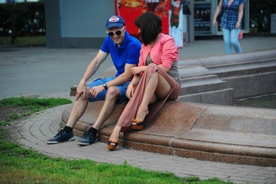 Корреспондент «КП» знакомится с девушками в популярном пикаперском месте - на Пушкинской площади.