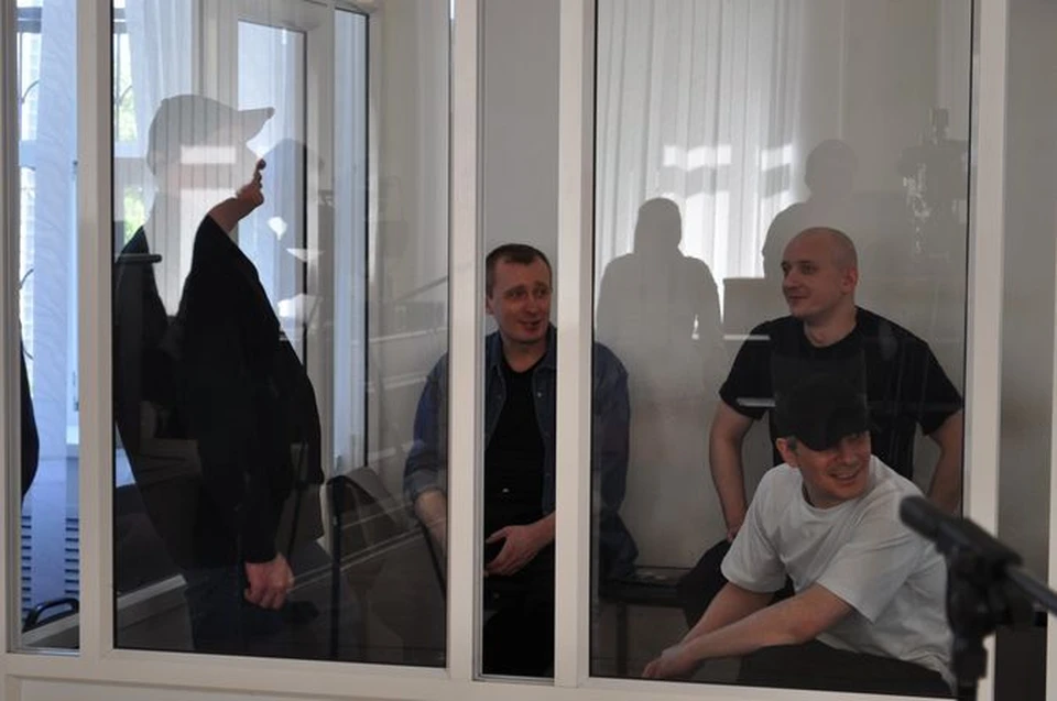 Подсудимые (слева-направо: Герус, Попов, Будько, Шестаков) накануне оглашения приговора.