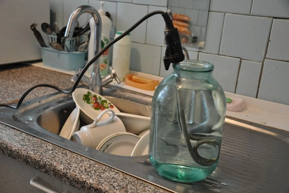 Управляющие компании утверждают, что горячую воду в их домах отключали незаконно.