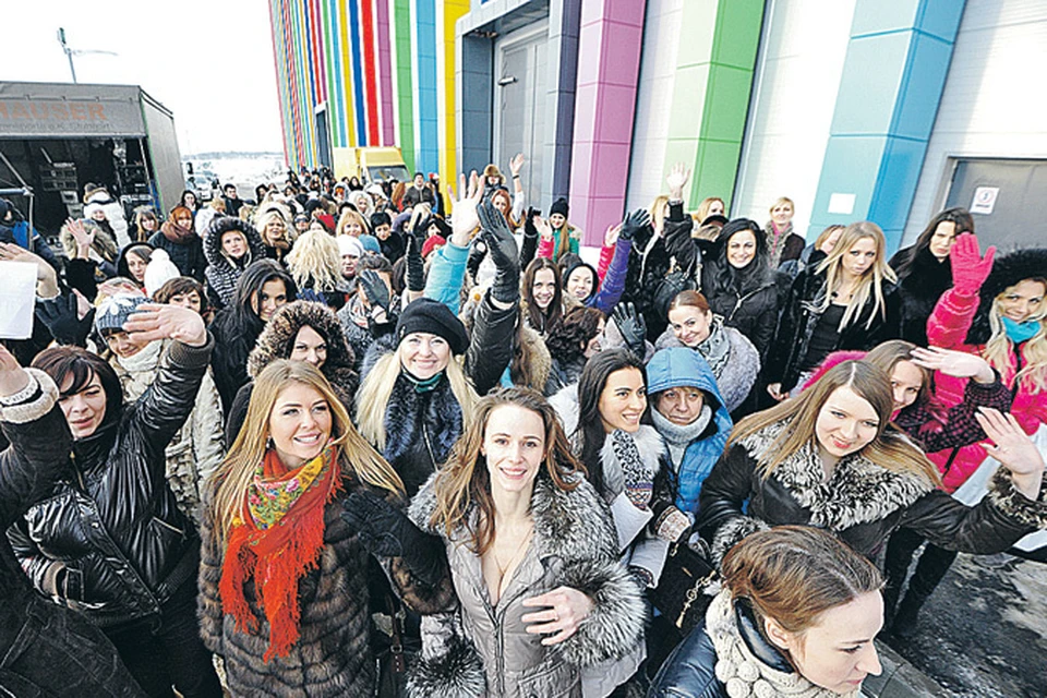 Тысячи новых черненьких, беленьких и рыженьких собрались морозным утром под Москвой на просмотр