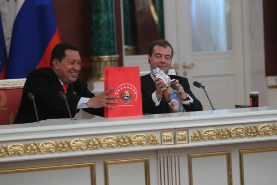 В 2010 году президент Венесуэлы Уго Чавес привез Дмитрию Медведеву сувениры: банановое варенье и шоколад.