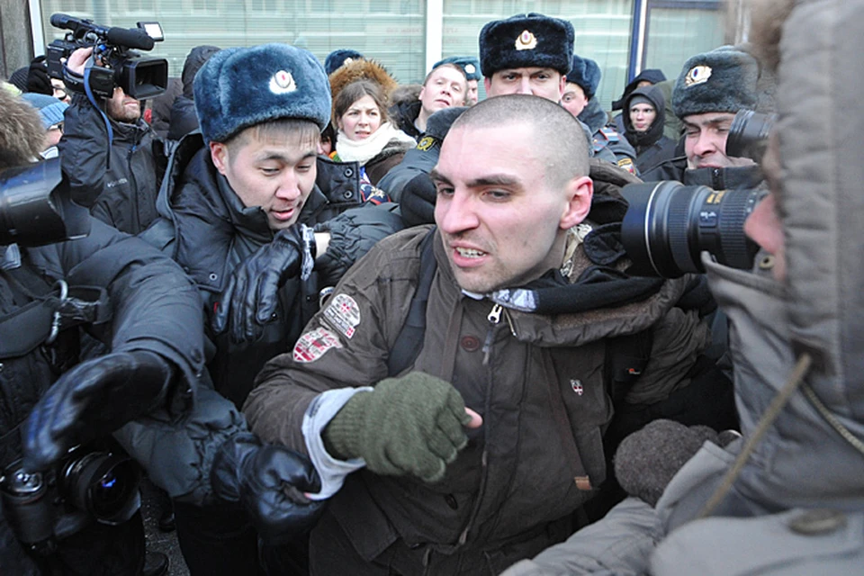 В пятницу у Госдумы вновь случилась потасовка. Православные дружинники схлестнулись с так называемыми «гей-активистами»