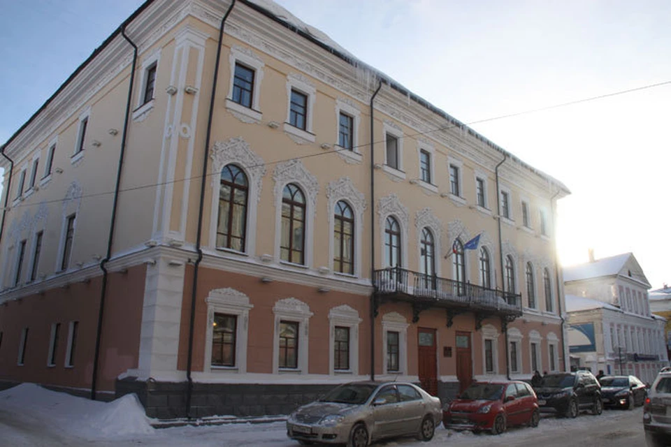 Ярославль в здании бывшего. Администрация кировского района ярославль. ярославль здание администрации. здание кировской администрации ярославль на республиканской улице. здание администрации кировского района.