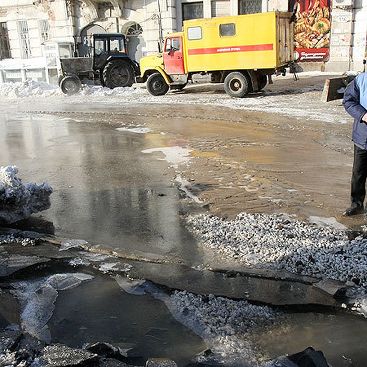 Почему на ул. Шмидта в Самаре три месяца бежит вода? - KP.RU