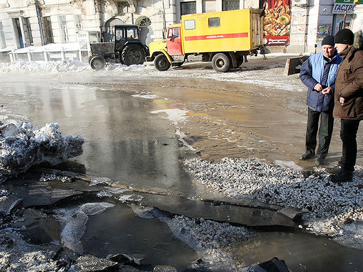 Почему на ул. Шмидта в Самаре три месяца бежит вода? - KP.RU