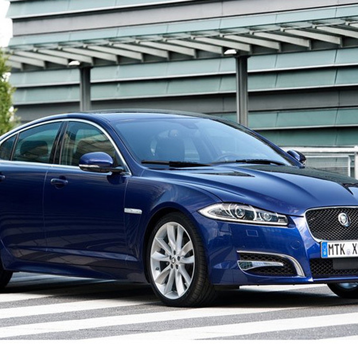 В столице представили новый Jaguar XF - KP.RU