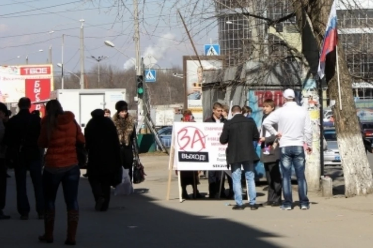 В Невинномысске 11 полицейских охраняли 5 пикетирующих за выход Ставрополья из СКФО