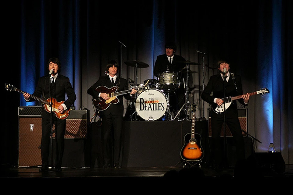 The Cavern Beatles Band исполняют хиты легнедарной ливерпульской четверки.