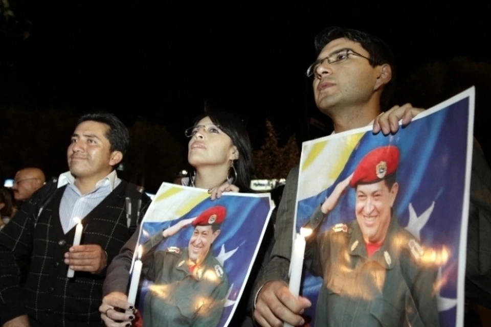 Безутешный народ Венесуэлы продолжает прощаться с команданте Чавесом