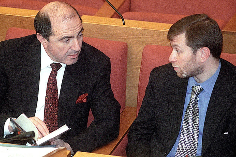 2000 год, депутаты Абрамович и Березовский на первом пленарном заседании Государственной Думы РФ третьего созыва.