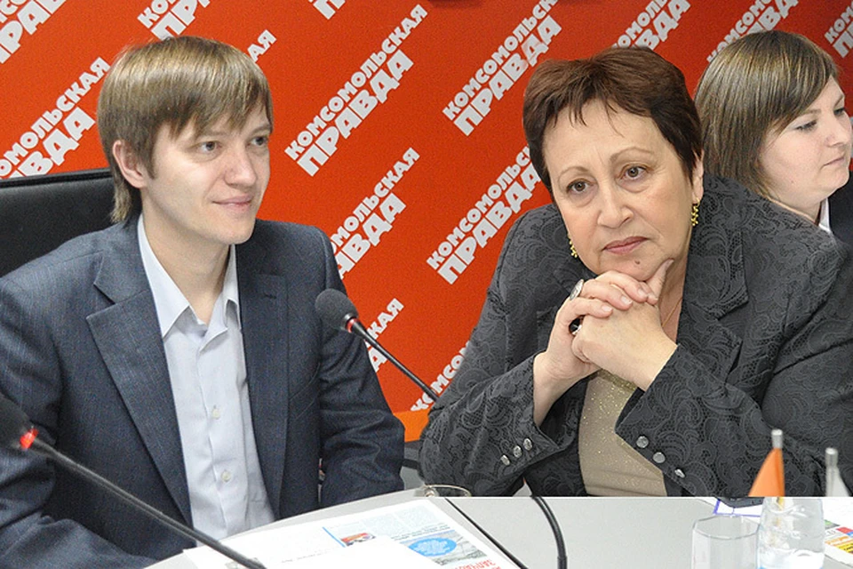Один из идеологов "Тотального диктанта" Егор Заикин (слева) объяснил, почему автором текста в этом году была выбрана именно Дина Рубина.