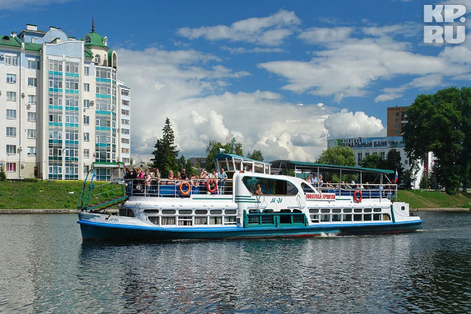 Орловские речные трамвайчики. Орел теплоход уфа. Река ока в орле. Речной трамвайчик орел. Теплоход орел.