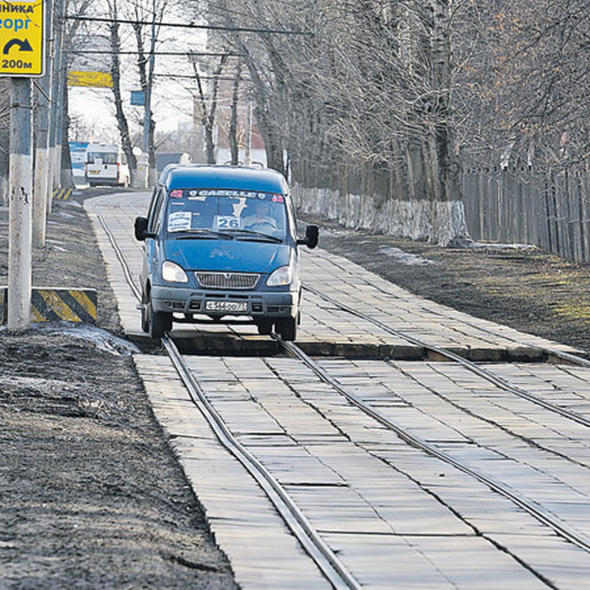 Левые такси гоняют даже по рельсам - KP.RU