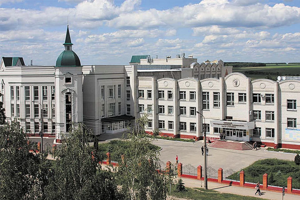 Главный корпус университета.