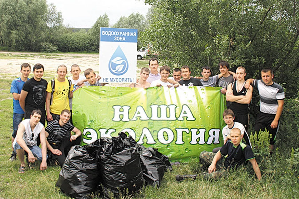 Добровольцы вынесли с пляжа более пяти кубометров мусора.
