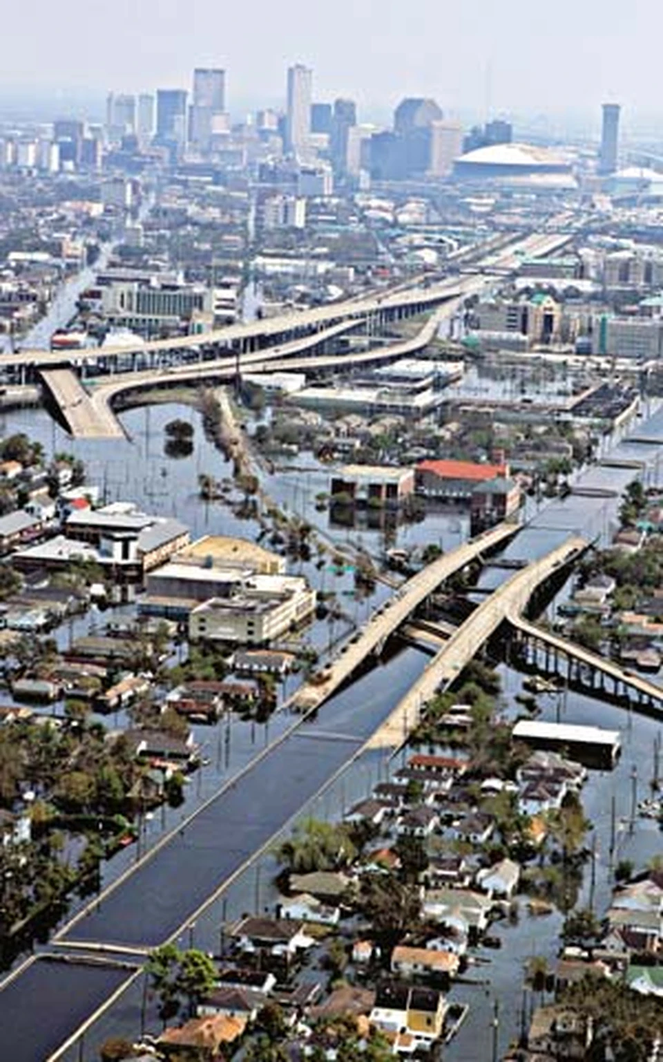 Этот снимок сделан вчера: полгорода все еще под водой.