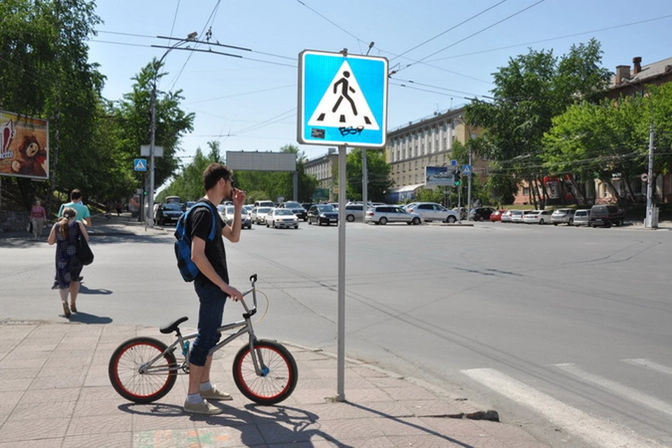 Пока что новосибирские велосипедисты вынуждены кататься по тротуарам и проезжей части. Но ждать осталось недолго...