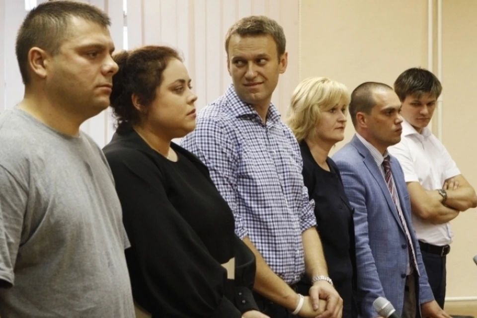 Алексея Навального приговорили к пяти годам колонии