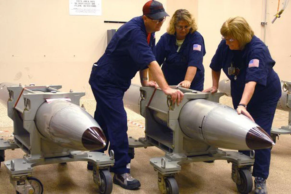 По мнению Келера, наиболее приоритетным направлением является модернизация ядерных авиационных свободнопадающих бомб B61, разработанных в 1950-х и произведенных в 1960-х годах.