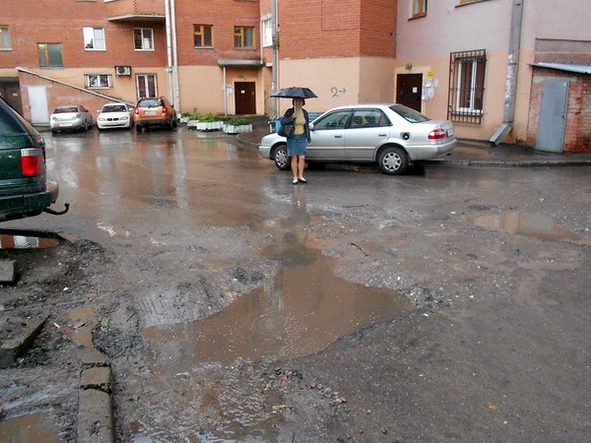 Обязаны ли коммунальщики привести двор в порядок после летних раскопок? -  KP.RU