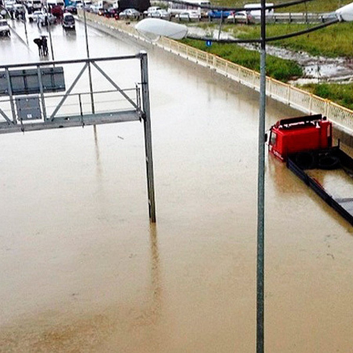 Большой Сочи в большом потопе. Без воды и электричества - KP.RU