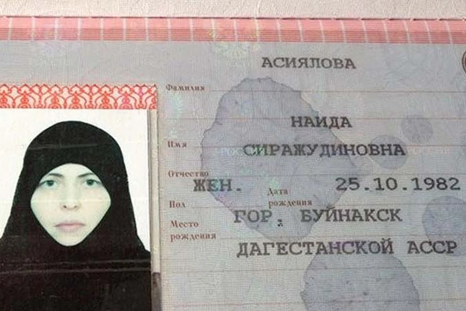 Фото в паспорте Наиды Асияловой - явно поддельное