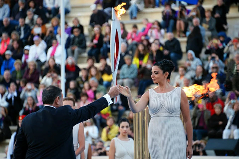5 октября Греция официально передала Олимпийский Огонь «Сочи 2014» России