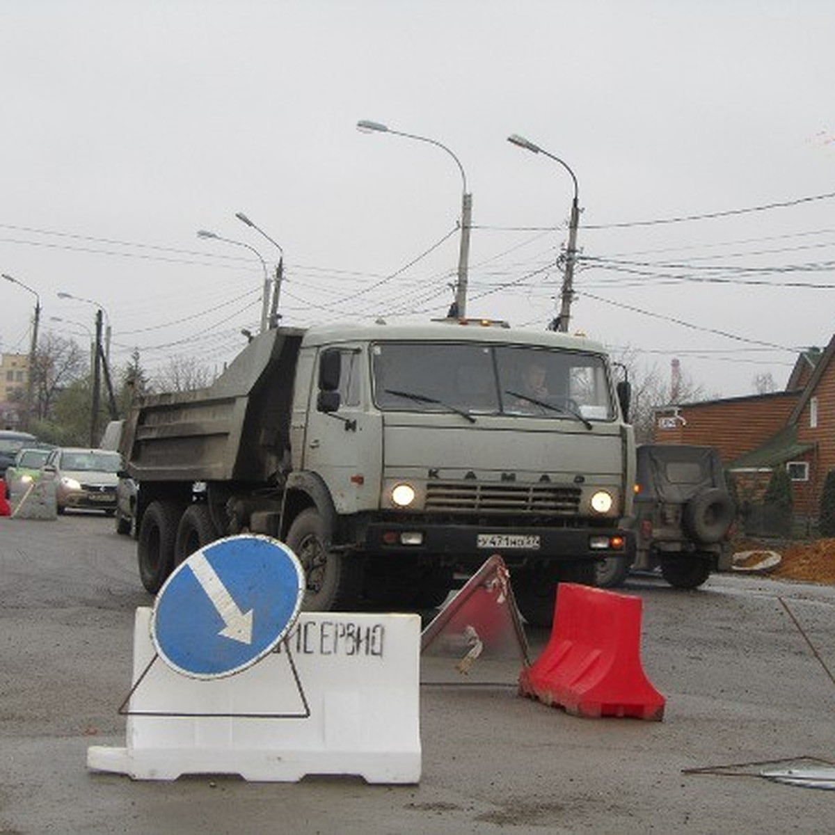 Новая дорожная развязка в Орле: рабочие трудятся и по ночам, а горожане  парятся в пробках - KP.RU